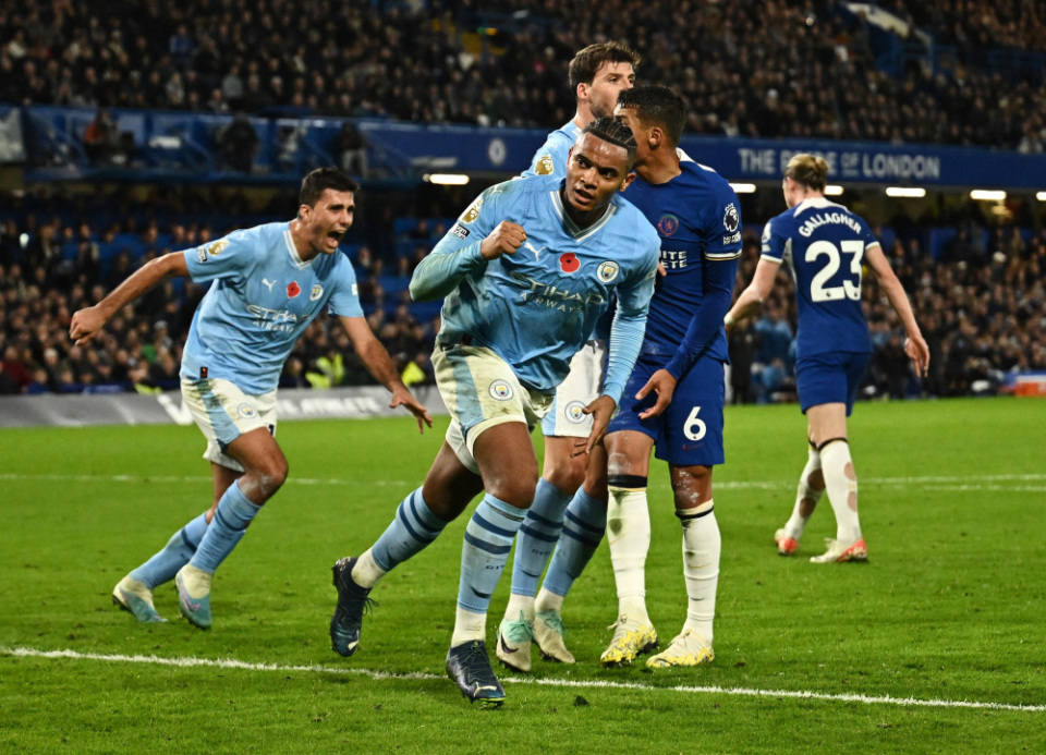 包含今晨足总杯焦点战，巴黎圣日耳曼遗憾出局，更衣室稳定，纪律约束更严格的词条