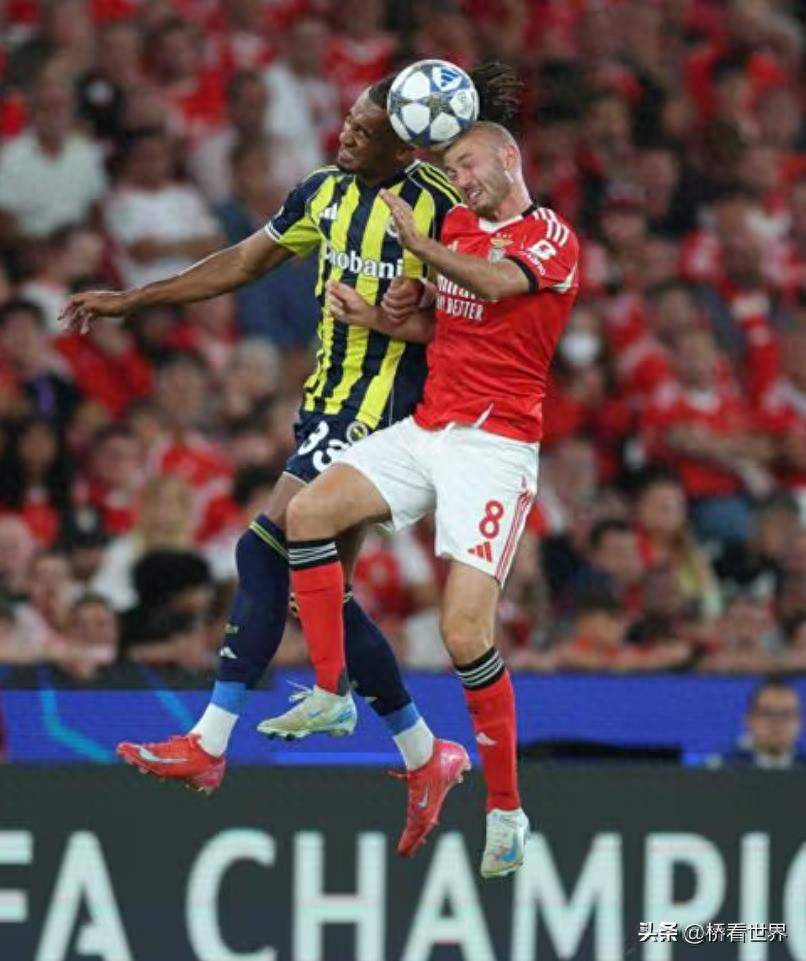 包含今晨足总杯焦点战，巴黎圣日耳曼遗憾出局，更衣室稳定，纪律约束更严格的词条